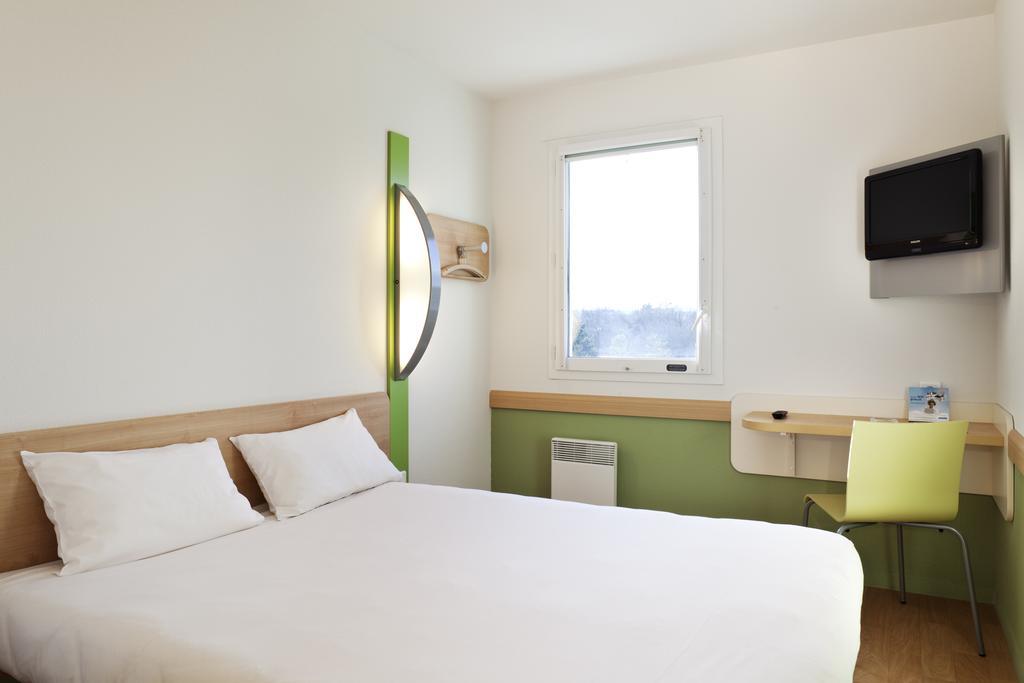 Ibis Budget Mantes-La-Jolie Zimmer foto